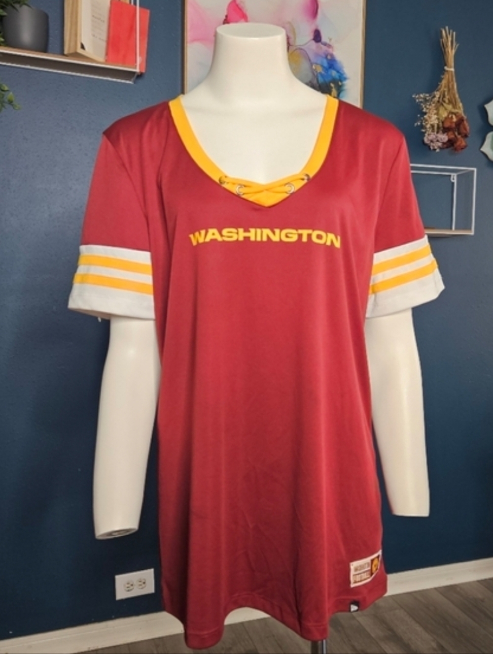 Washington Football Team New Era Lace-Up V-Neck Tee XL Burgundy
